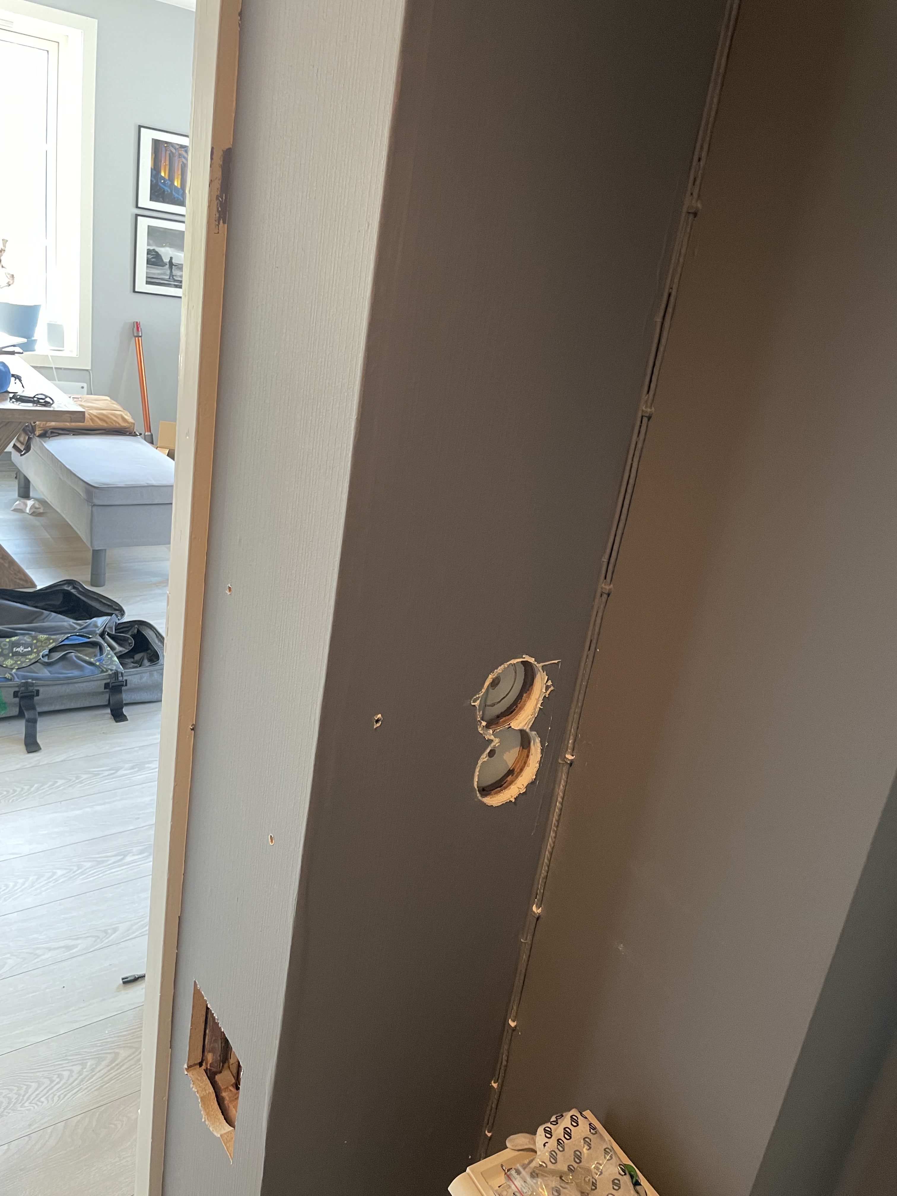 Før: Reparert vegg med hull