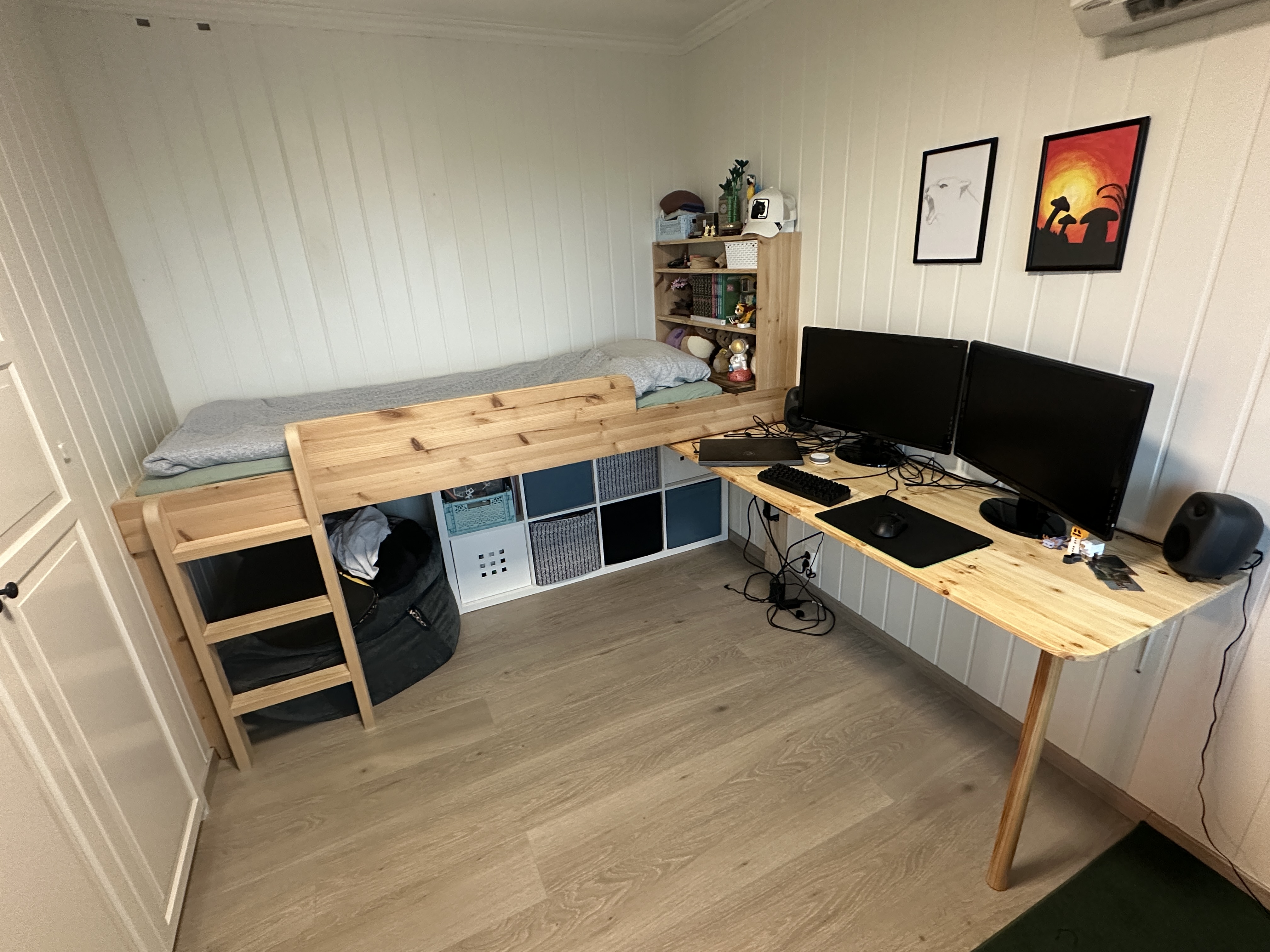 Etter: Seng og pult